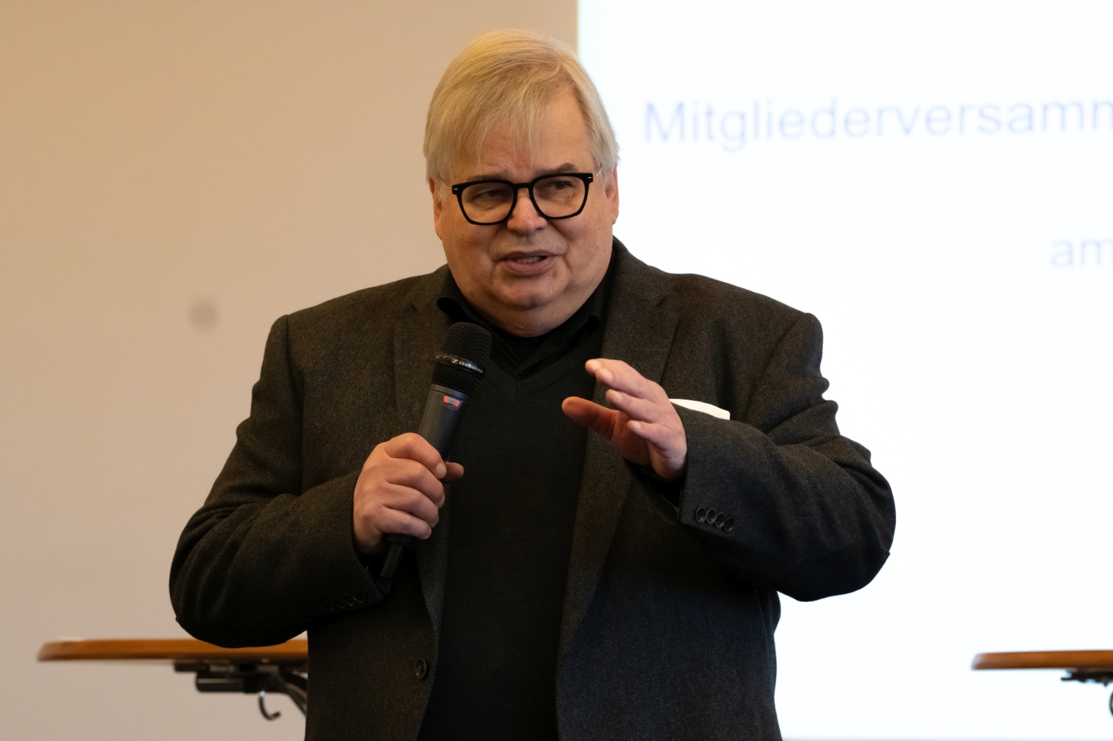 Vorstandsvorsitzender Wolfgang Hesse bei der Vorstellung seines Jahresberichtes