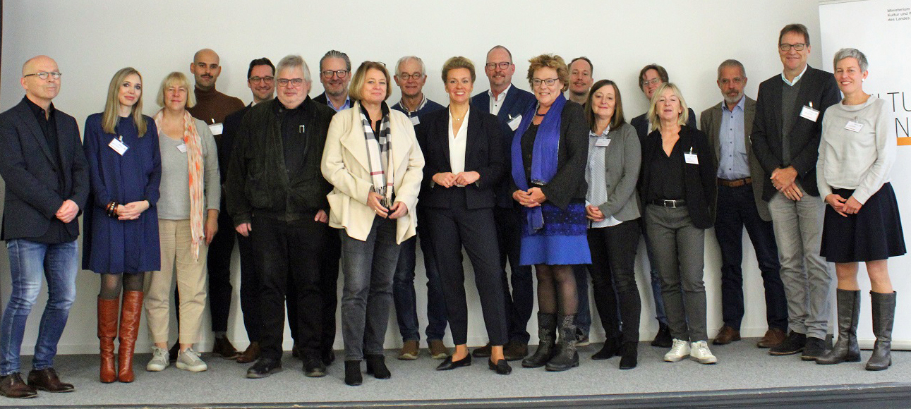 2022 LANDESWEITERBILDUNGSBEIRAT MIT MINISTERIN INA BRANDES (002)