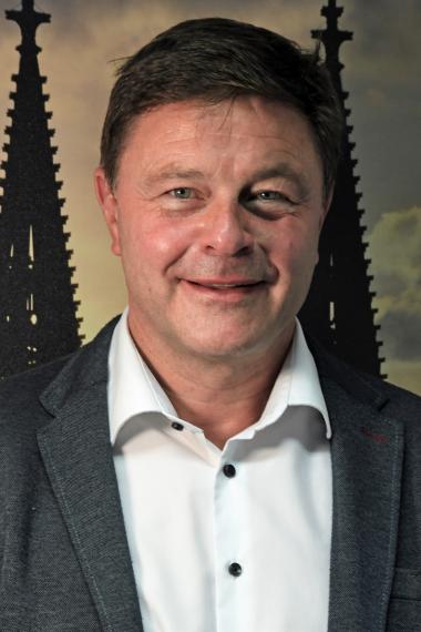 <br /><br />Dr. Martin Schoser